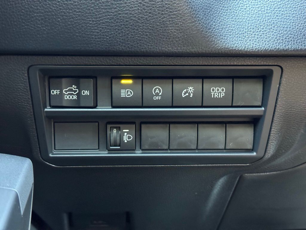 2026 Toyota Tundra SR CrewMax photo 17