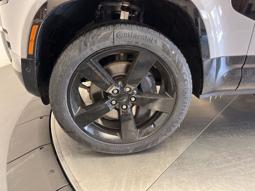 Thumbnail: 2026 Land Rover Defender - 10