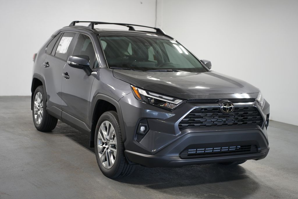 2025 Toyota RAV4 XLE Premium 3