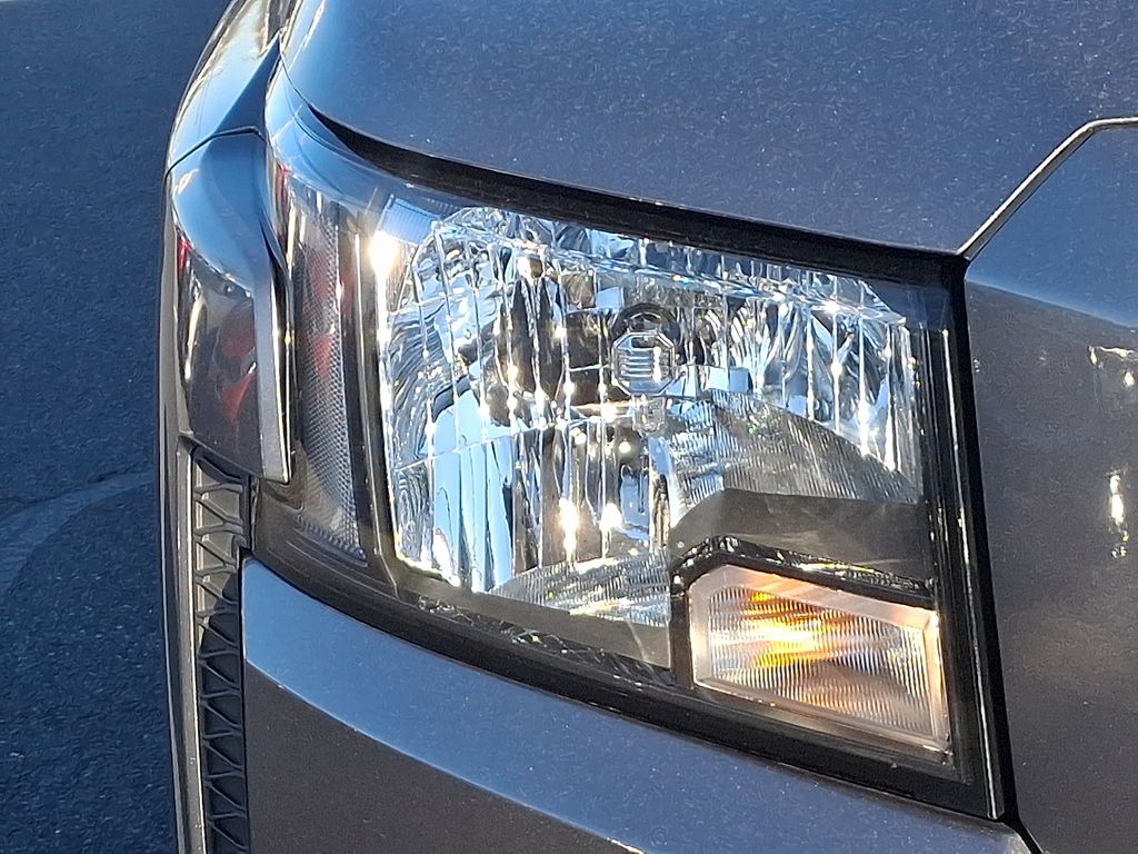 2022 Nissan Frontier SV 9