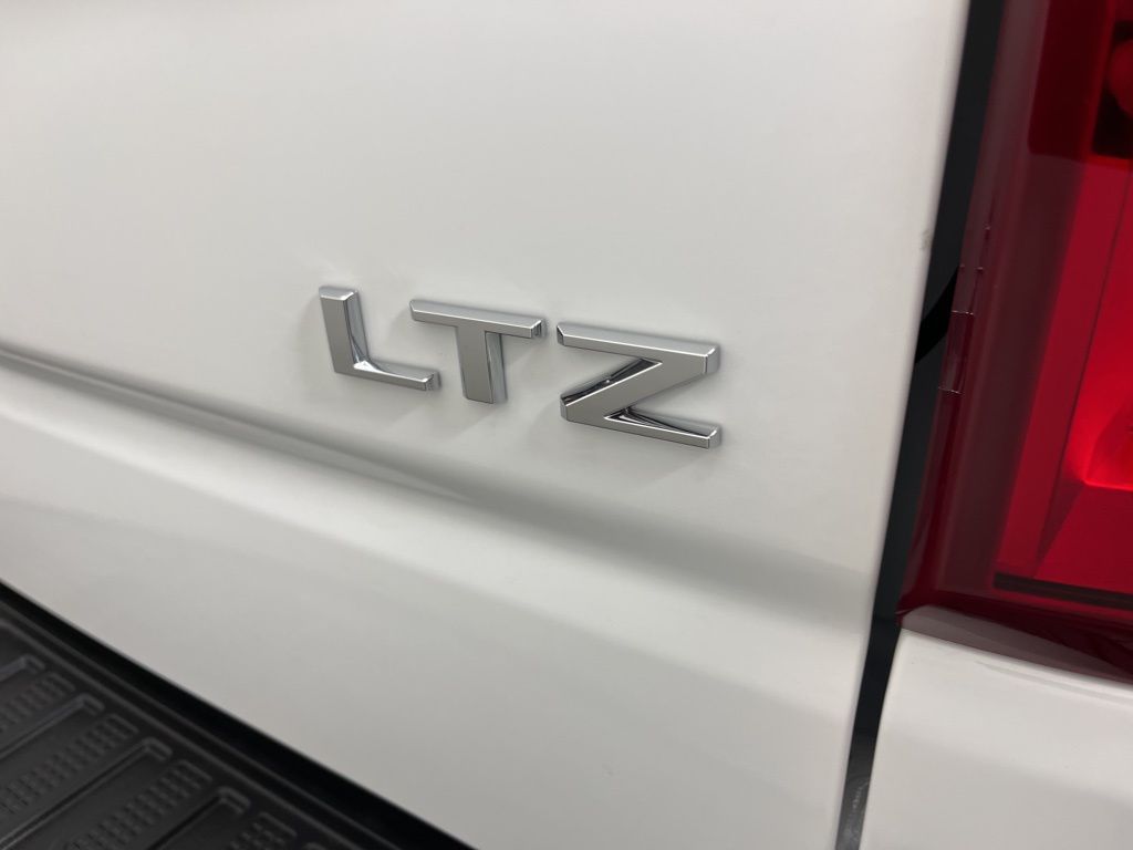 2025 Chevrolet Silverado 1500 LTZ 3