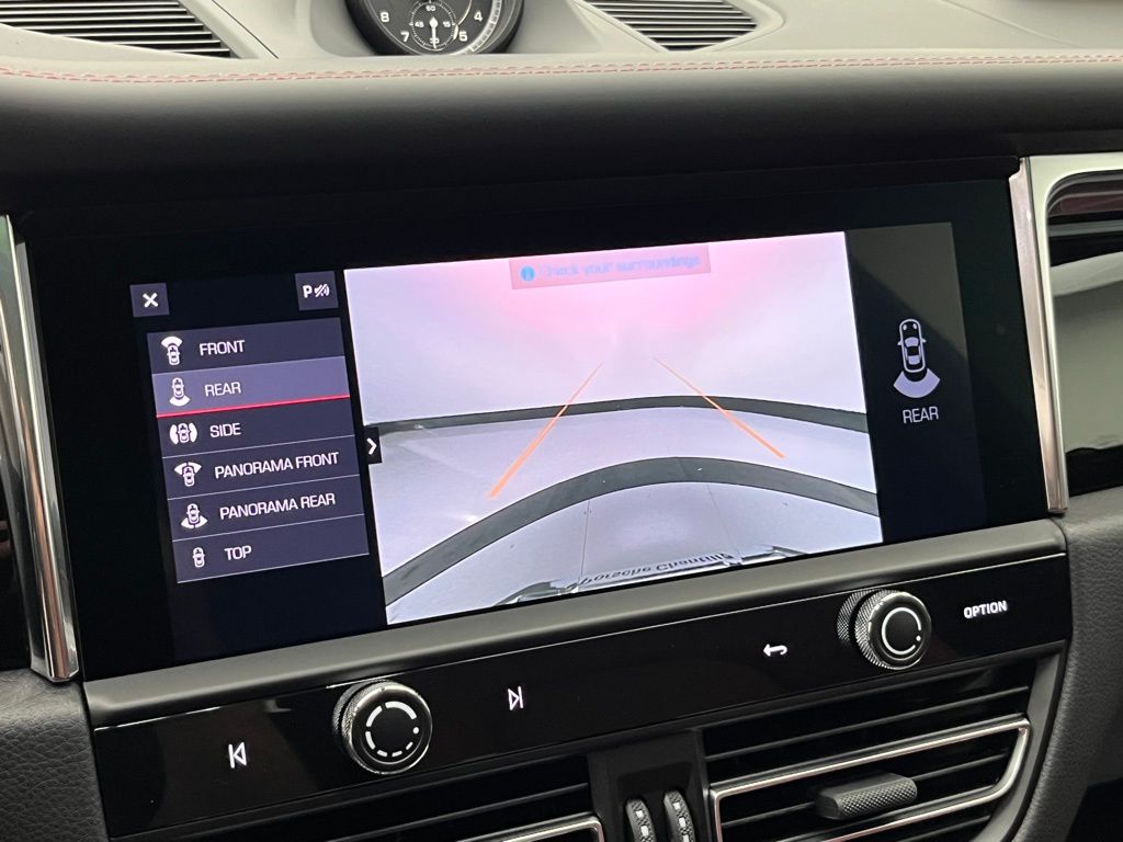 Thumbnail: 2026 Porsche Macan - 17