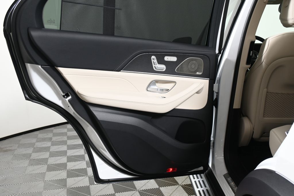 Thumbnail: 2026 Mercedes-Benz GLE - 26