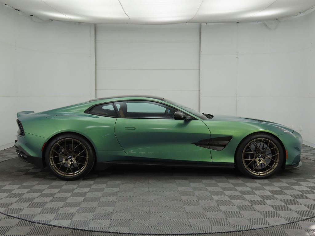 2025 Aston Martin Vanquish  4