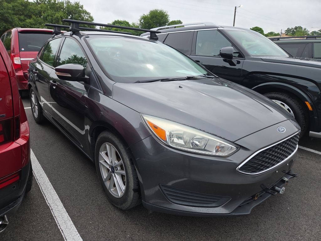 Gray (Magnetic) 2017 Ford Focus SE Sedan Front-Wheel Drive 6-Speed Manual