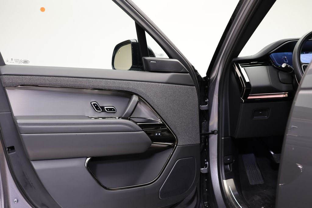 Thumbnail: 2025 Land Rover Range Rover Sport - 25