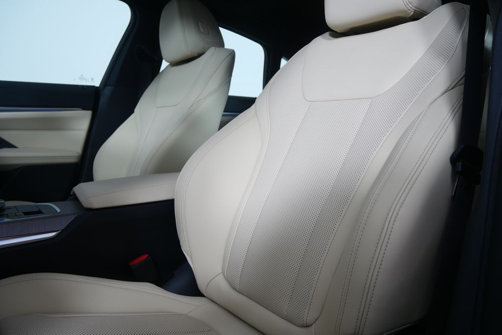 Thumbnail: 2026 BMW i4 - 11