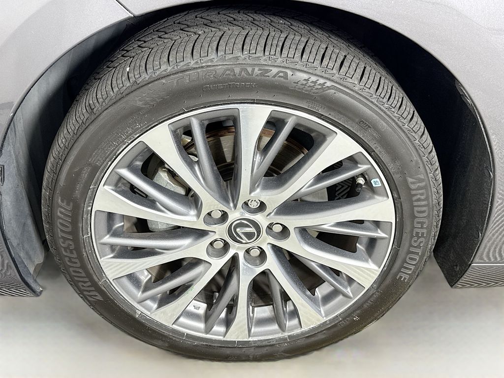 Thumbnail: 2021 Lexus ES - 32