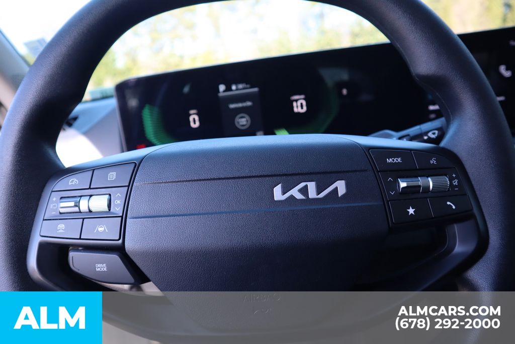 Used 2025 Red Kia LXS image 29
