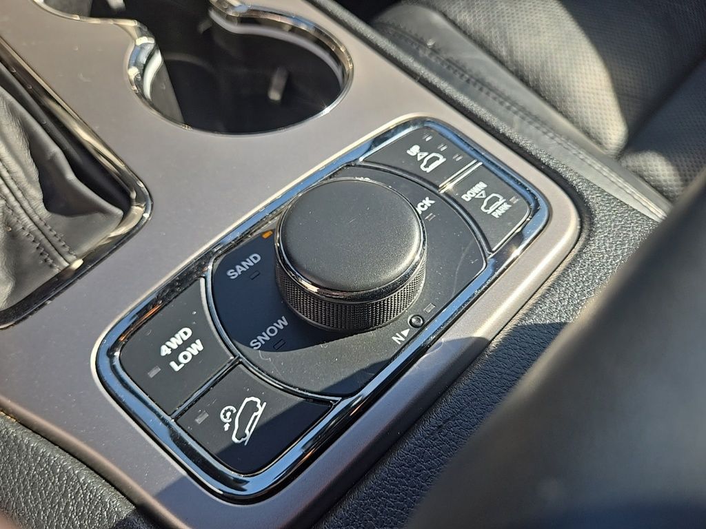 Used 2021 White Jeep High Altitude image 35