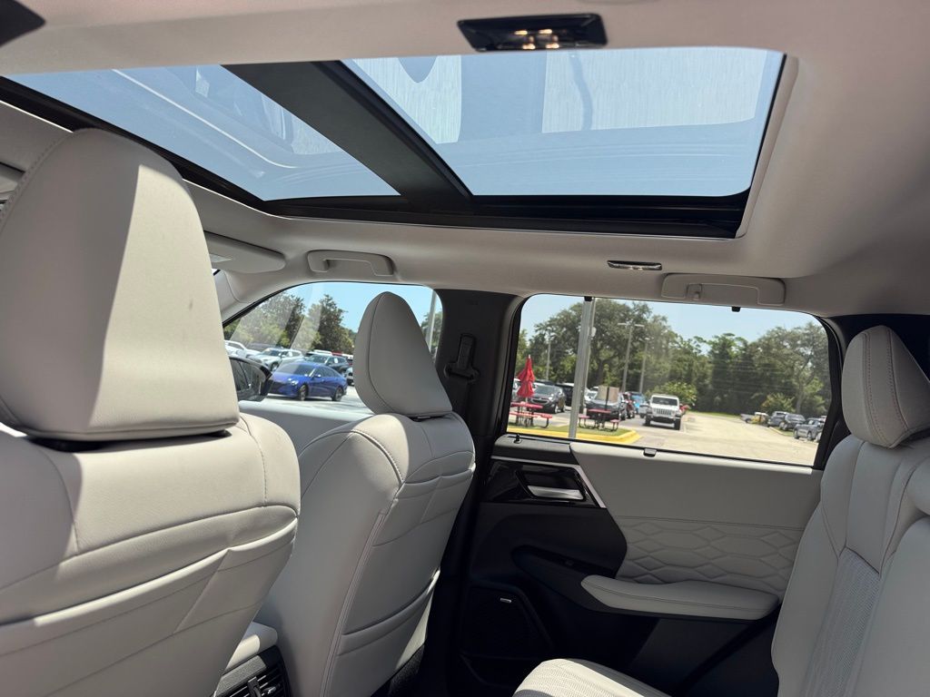 2025 Mitsubishi Outlander SEL photo 21