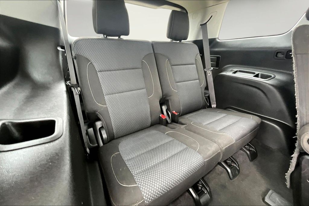 Used 2020 White GMC SLE image 25