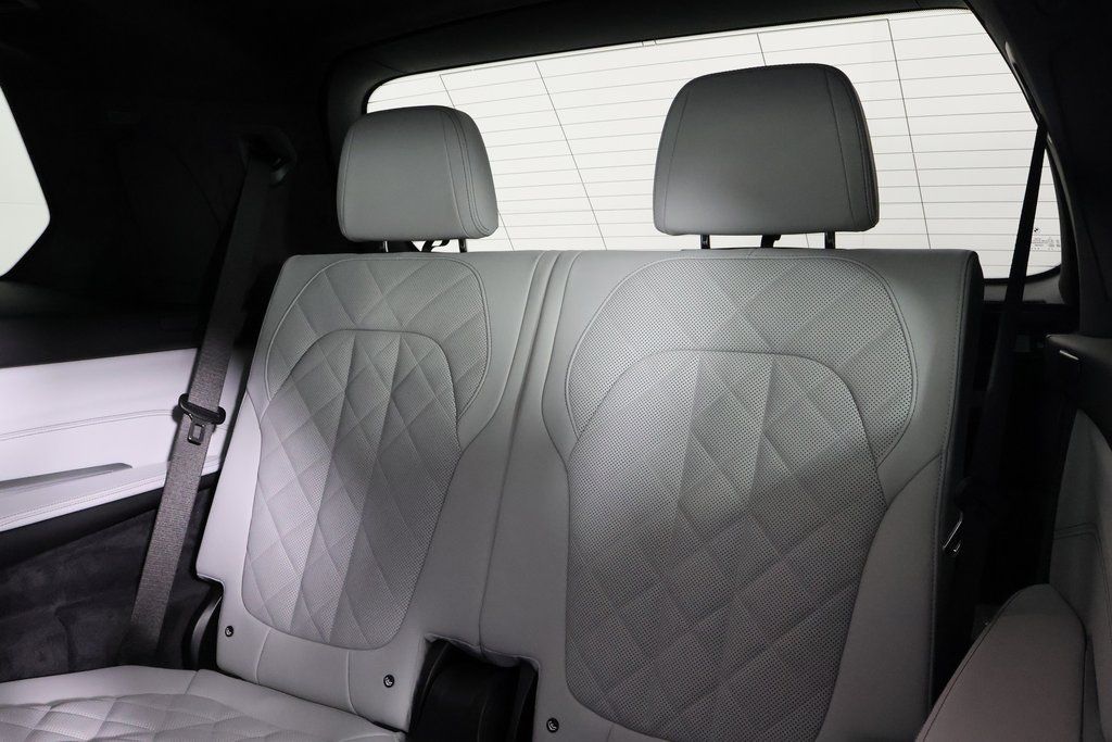 Thumbnail: 2026 BMW X7 - 7