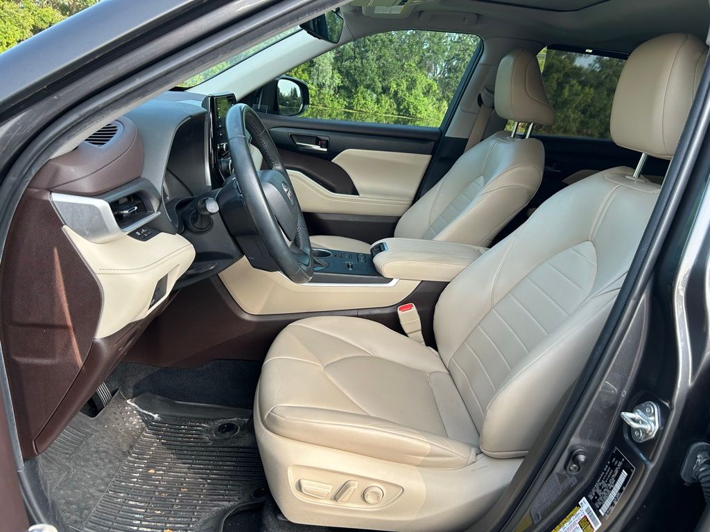 2022 Toyota Highlander XLE 14