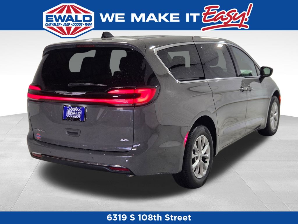 2025 Chrysler Pacifica  photo