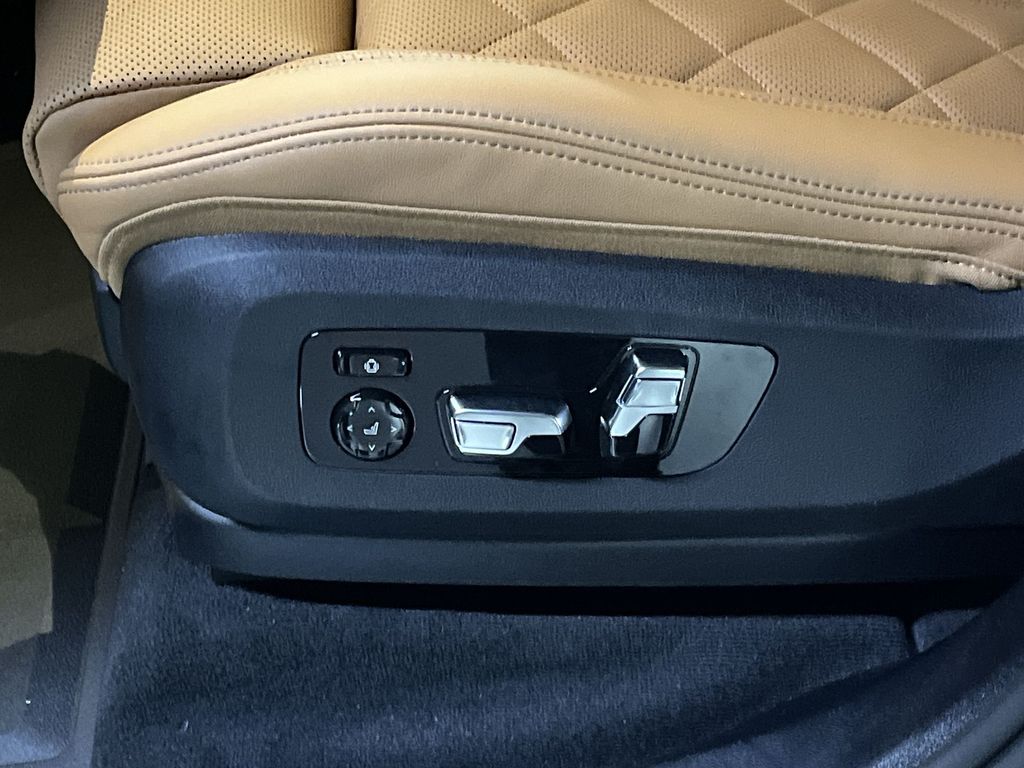 Thumbnail: 2026 BMW X5 - 12