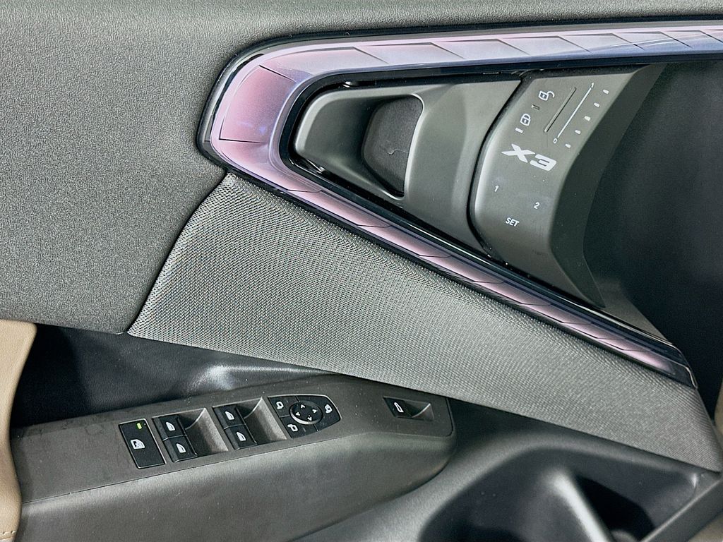 Thumbnail: 2025 BMW X3 - 17