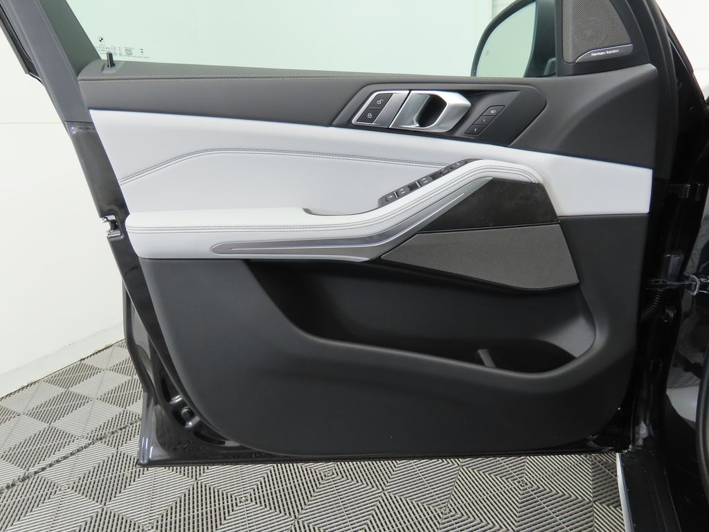 Thumbnail: 2026 BMW X5 - 25