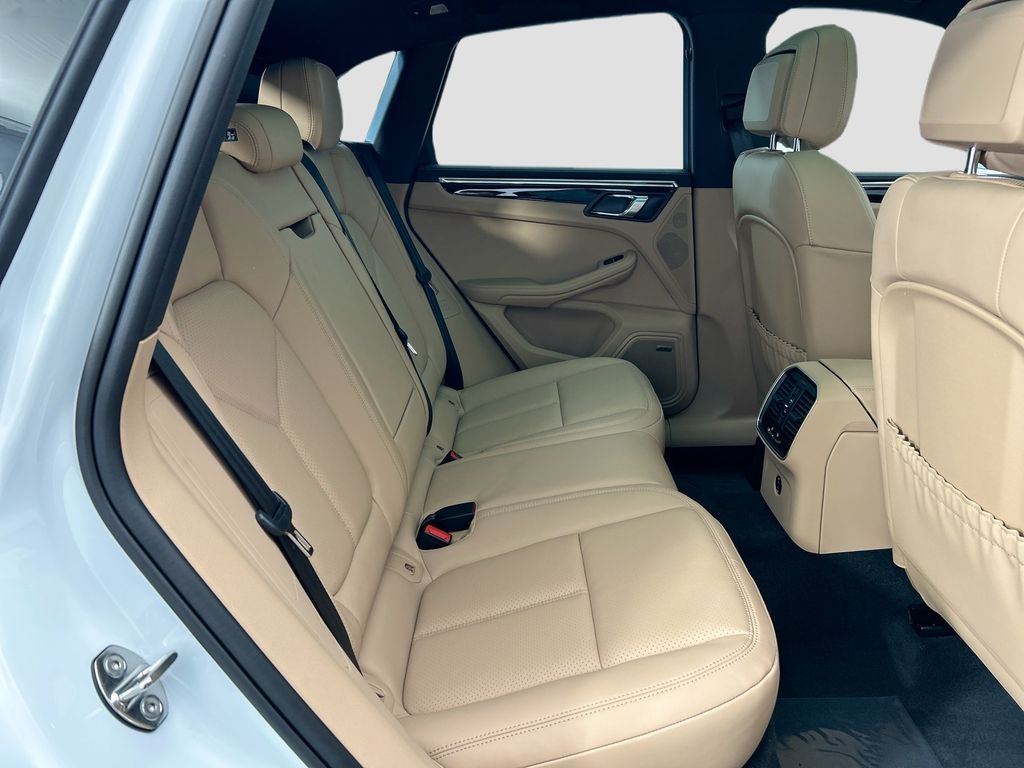Thumbnail: 2026 Porsche Macan - 23