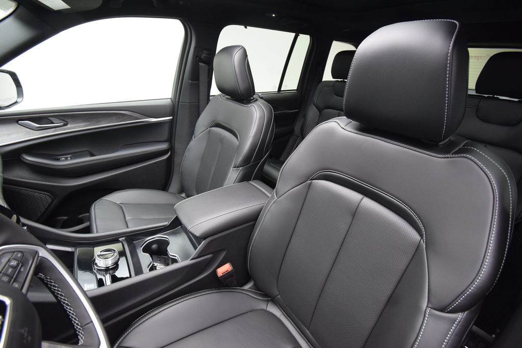 new 2025 Jeep Grand Cherokee car, priced at $47,093