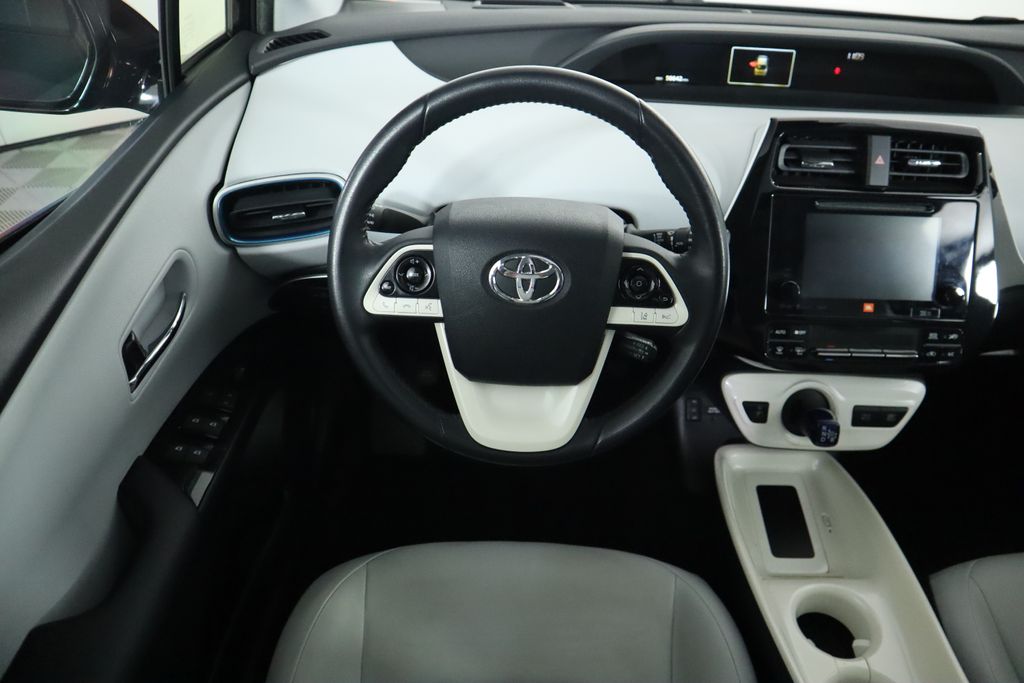 2016 Toyota Prius Four 10