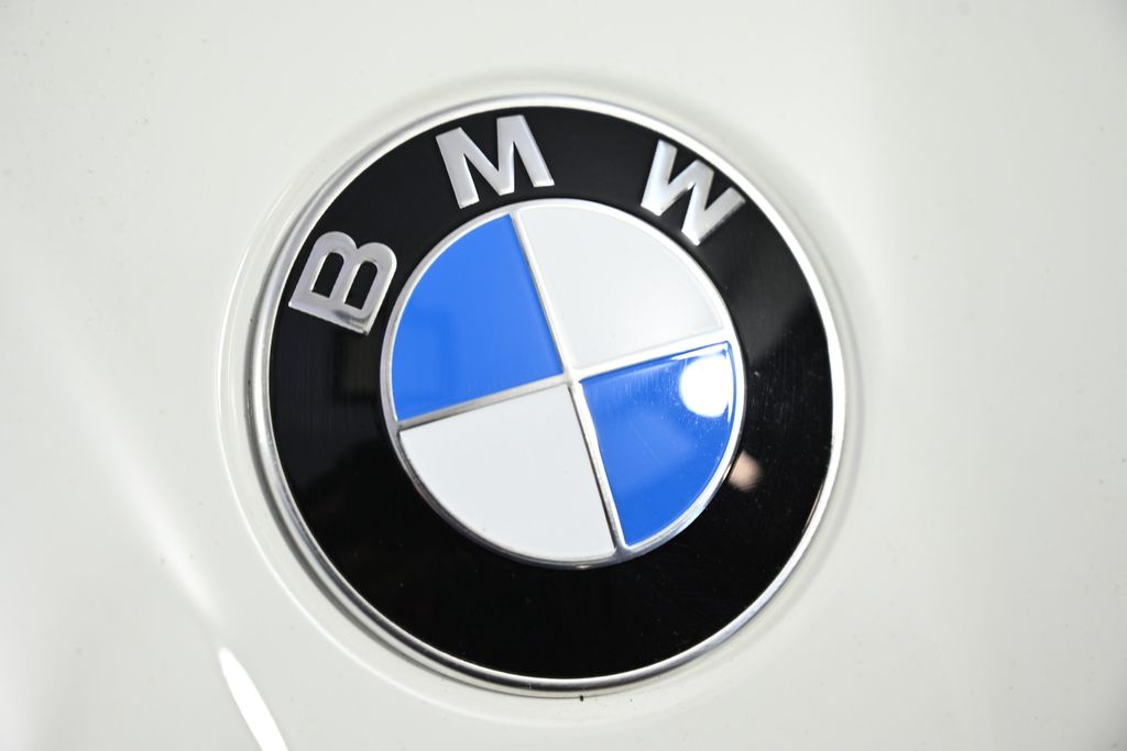 Thumbnail: 2026 BMW 5 Series - 13
