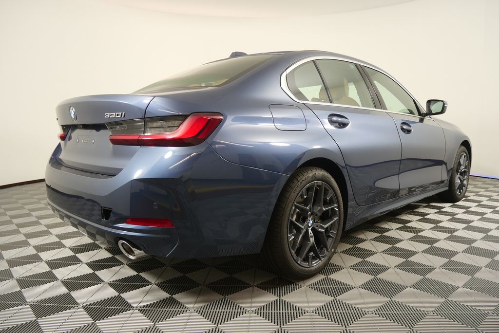 Thumbnail: 2026 BMW 3 Series - 3