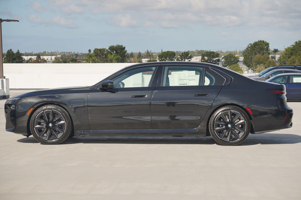 Thumbnail: 2026 BMW 7 Series - 4