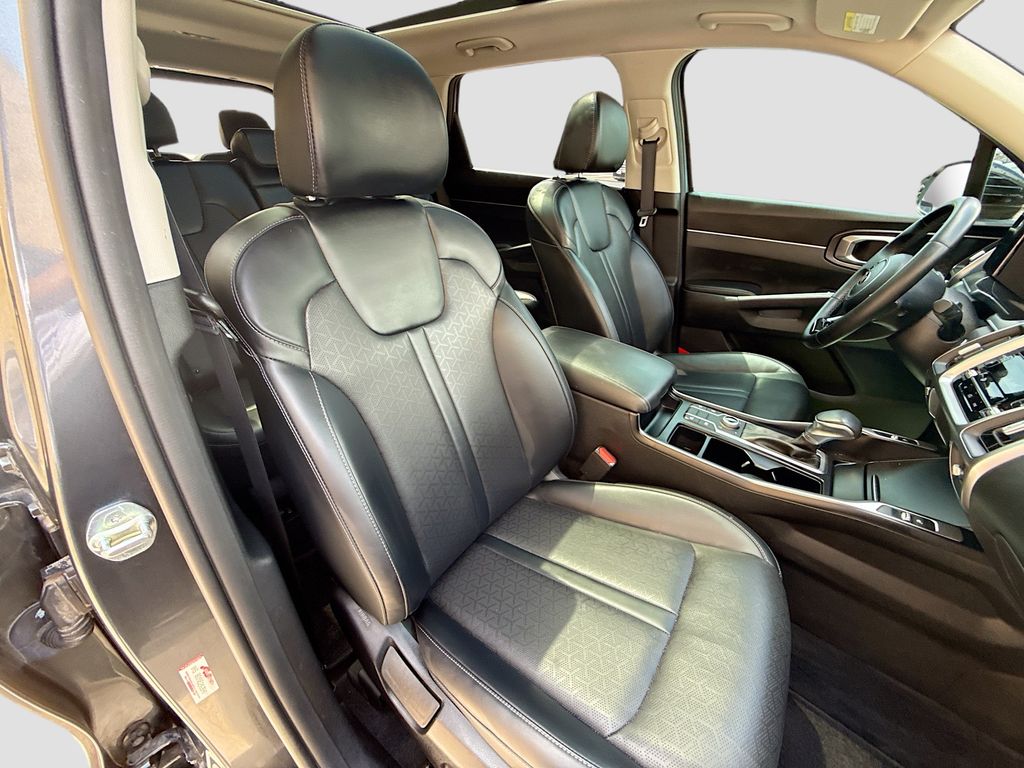 2021 Kia Sorento S 29