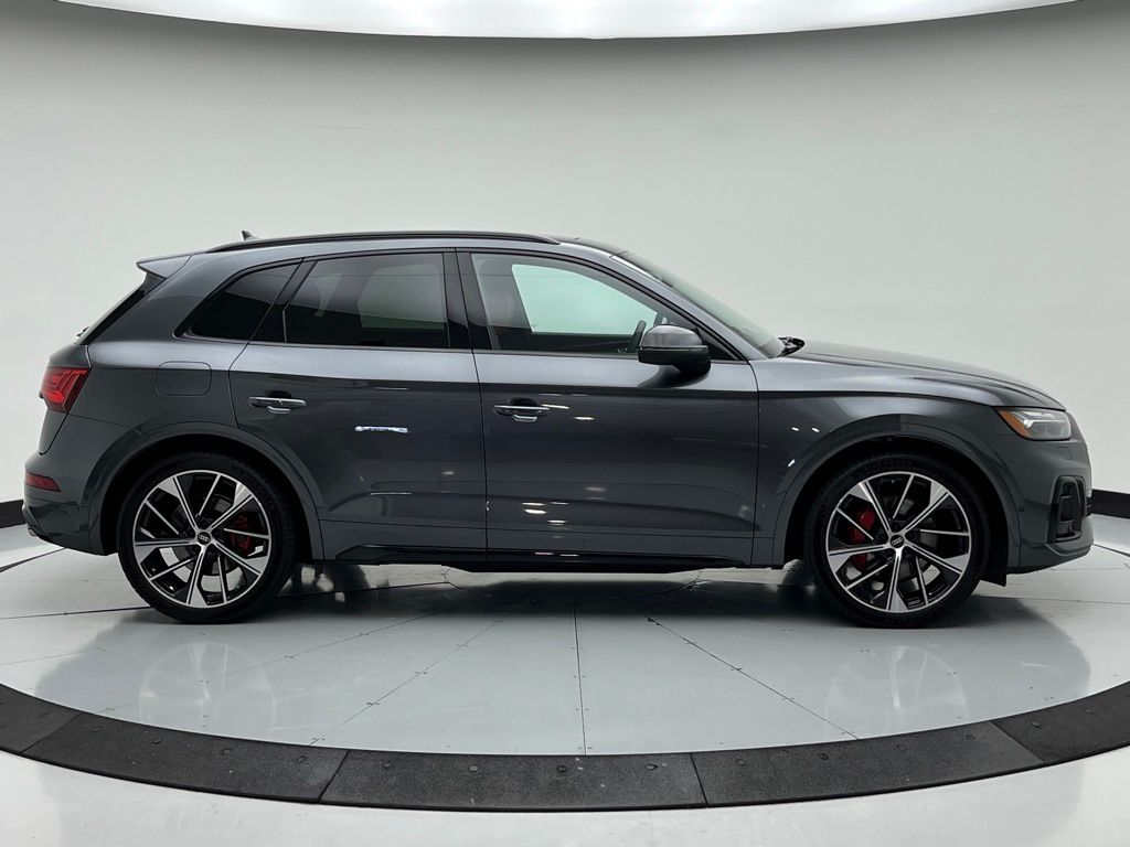 Thumbnail: 2022 Audi SQ5 - 4