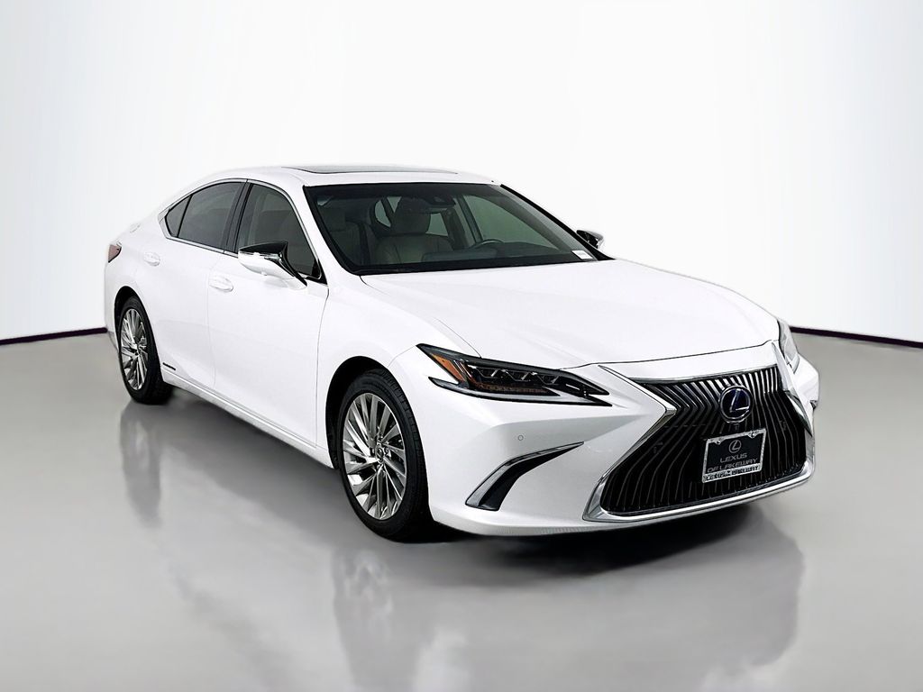 Thumbnail: 2021 Lexus ES - 3