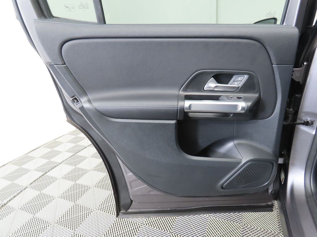 Thumbnail: 2022 Mercedes-Benz GLB - 24