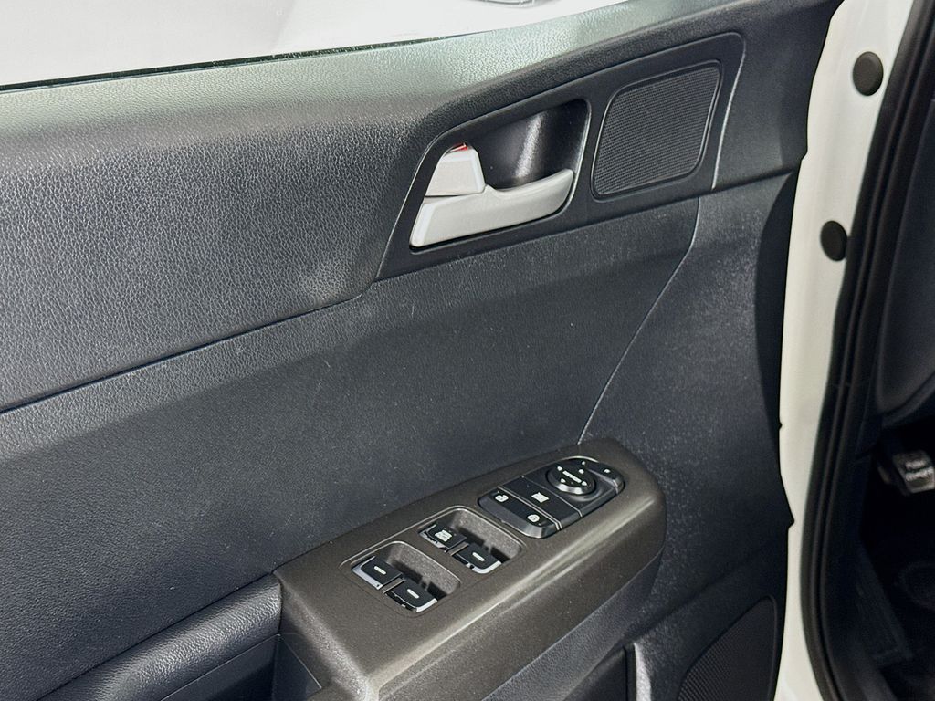 Thumbnail: 2019 Kia Sportage - 17