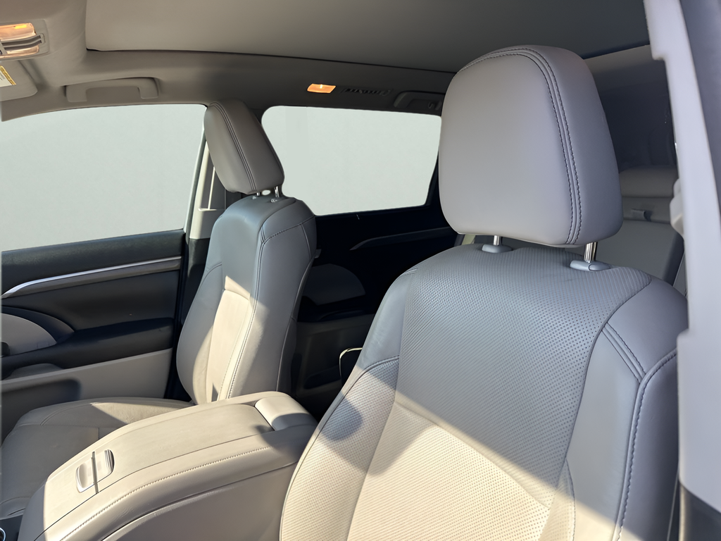 Used Car 2018 Toyota Highlander  For Sale Under $30,000 In Austin, Texas