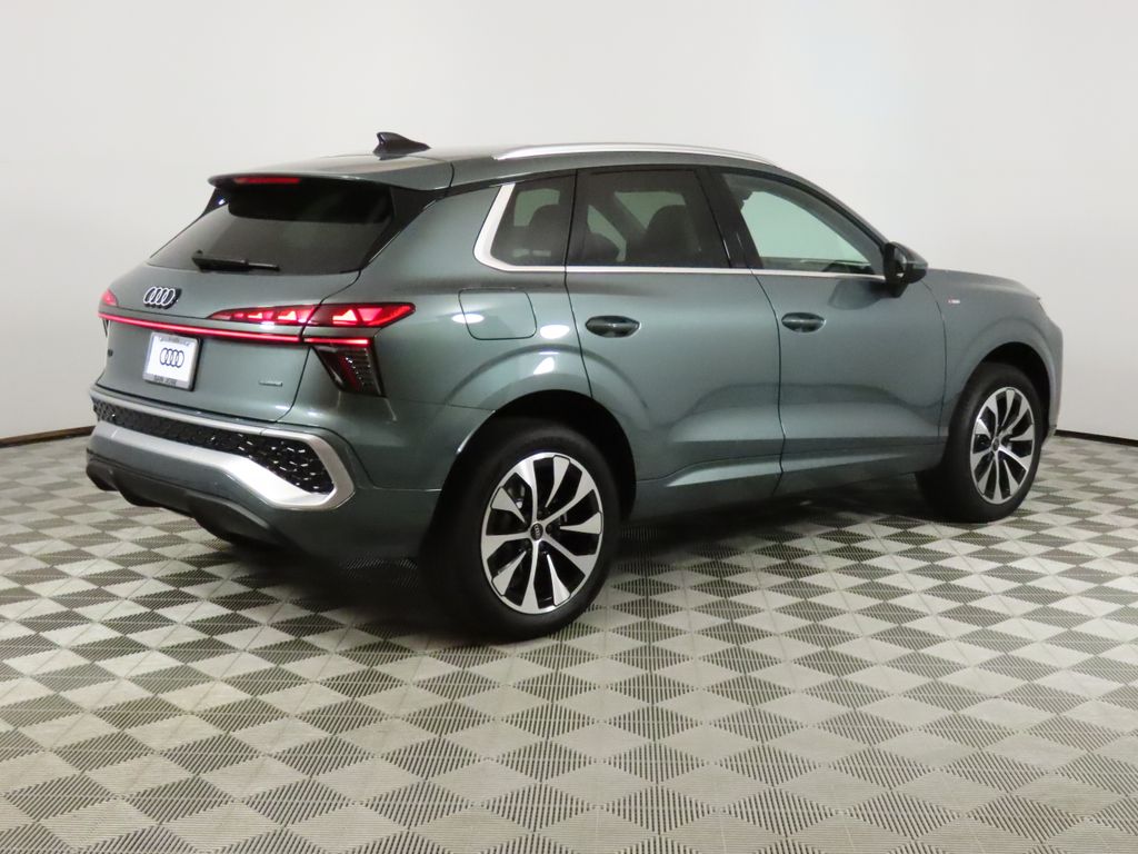 Thumbnail: 2026 Audi Q3 - 5