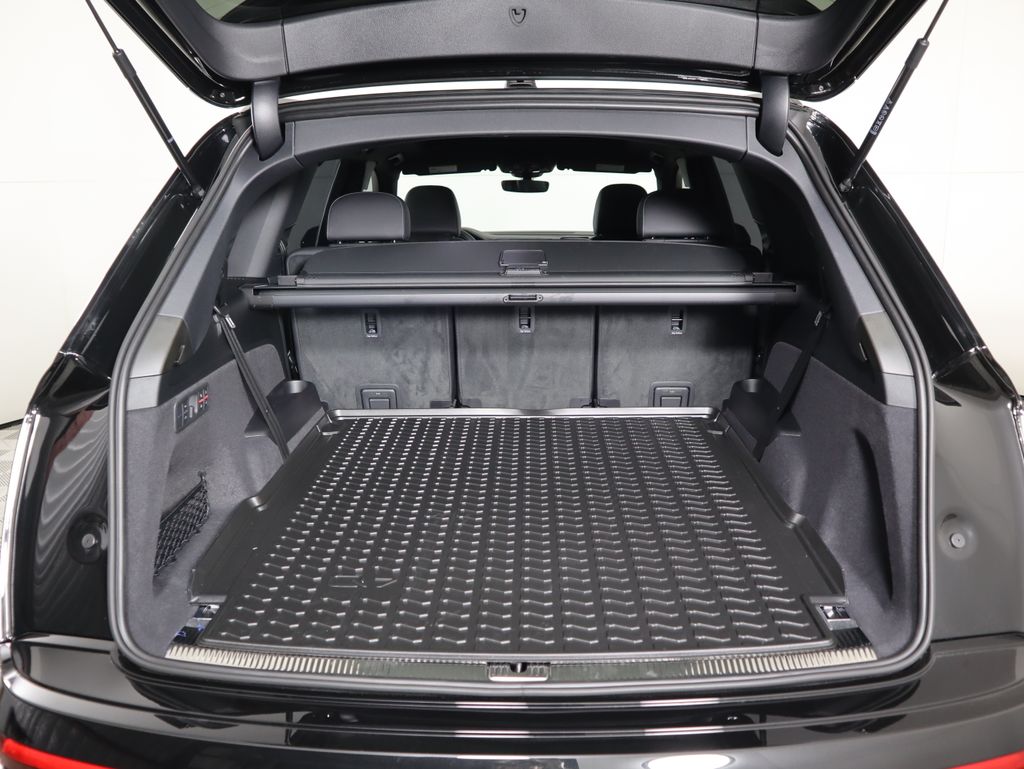 Thumbnail: 2026 Audi Q7 - 31