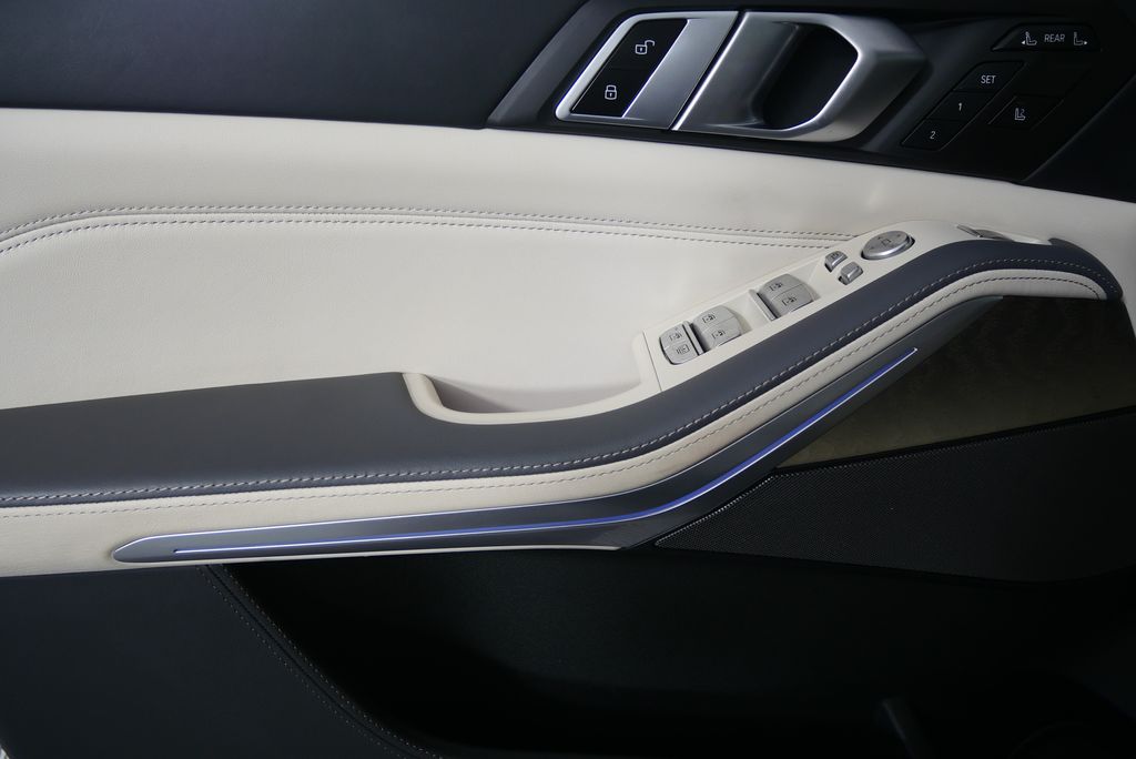 Thumbnail: 2023 BMW X7 - 9