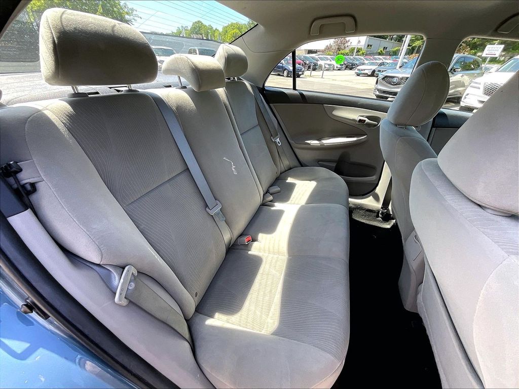 2013 Toyota Corolla — photo 16