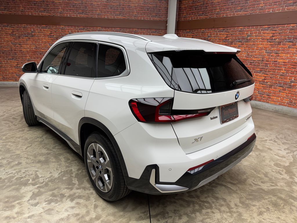 New 2026 White BMW xDrive28i image 3