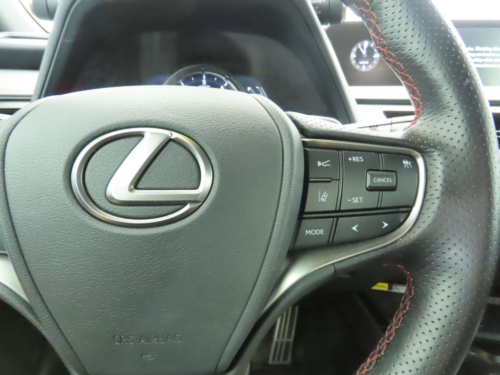 Thumbnail: 2022 Lexus UX - 11