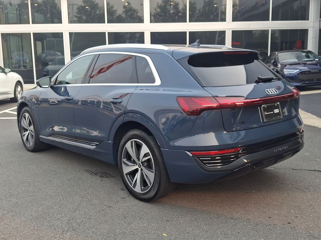 Thumbnail: 2024 Audi Q8 e-tron - 6