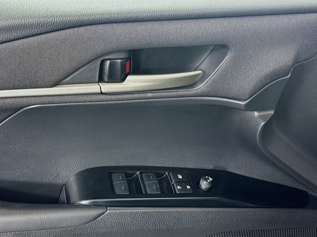 Thumbnail: 2025 Toyota Camry - 18