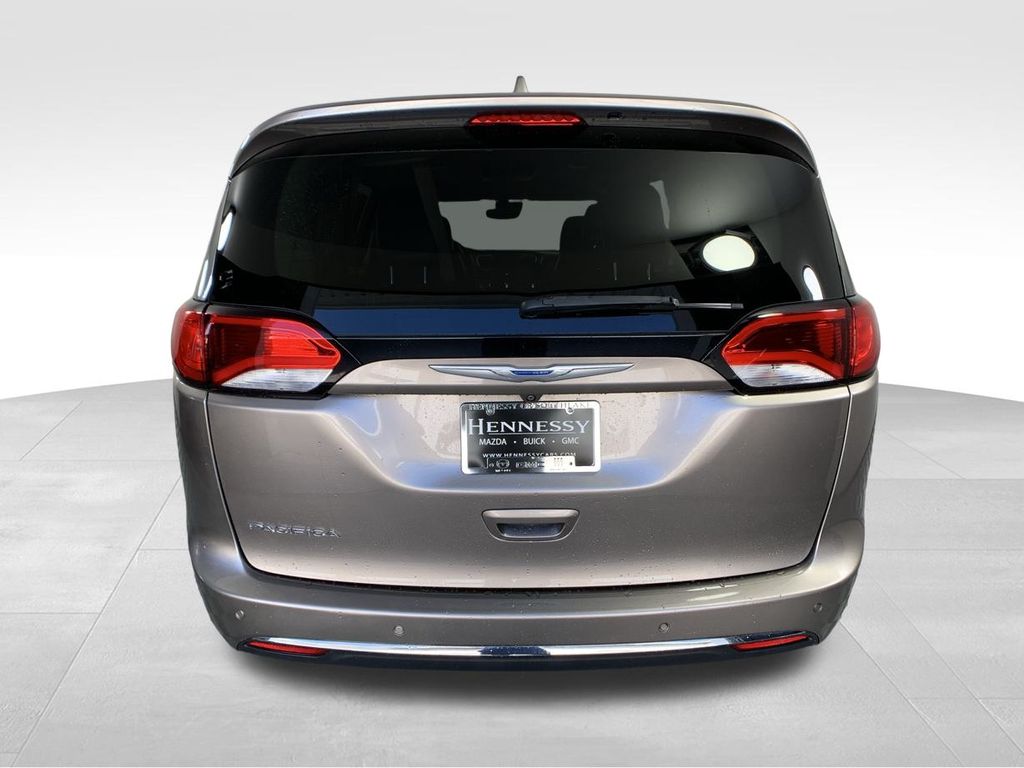 2018 Chrysler Pacifica Touring L 4