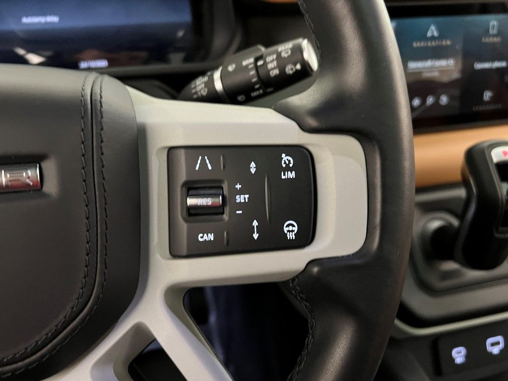 Thumbnail: 2024 Land Rover Defender - 31