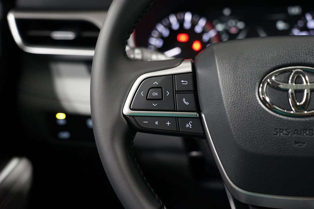 2025 Toyota Highlander XLE 14