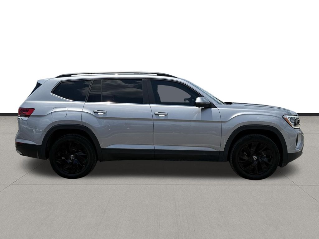 2024 Volkswagen Atlas 2.0T SE w/Technology  at Toyota of Victoria