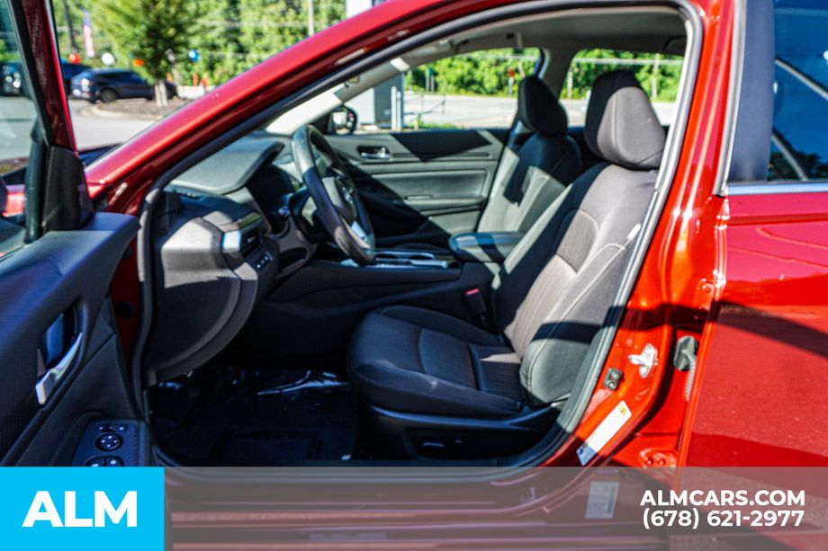 Used 2024 Red Nissan 2.5 SV image 18