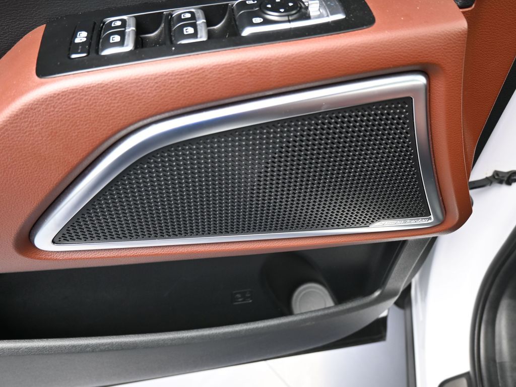 Used 2023 Glacial White Pearl Kia SX image 16