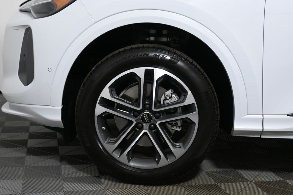 Thumbnail: 2025 Audi Q5 - 11