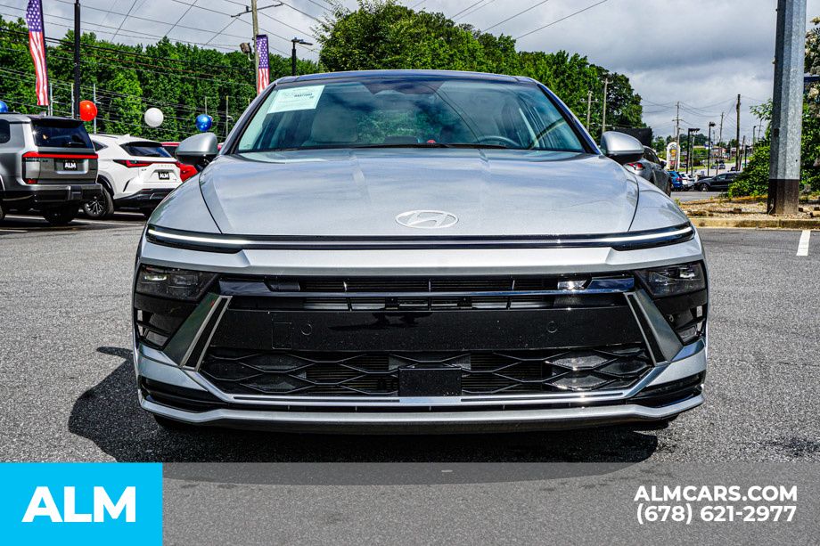 Used 2024 Silver Hyundai SEL image 10